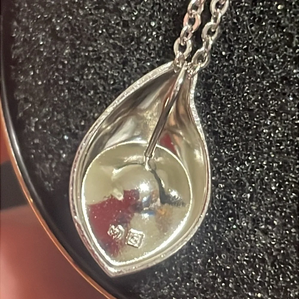 Tasaki Elegant Silver Pearl Pendant Necklace